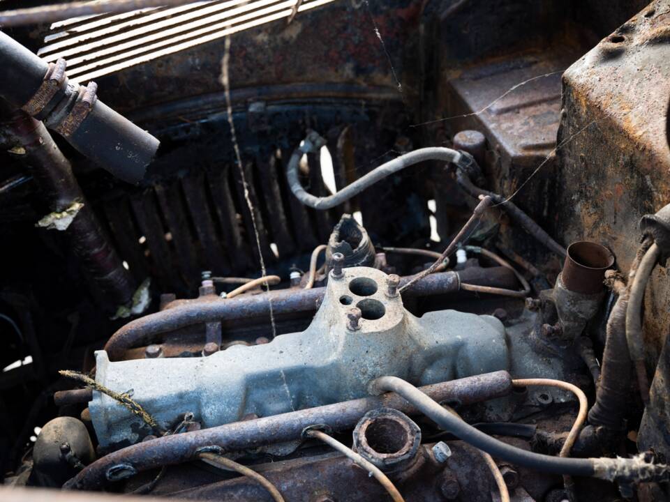 Image 120/134 of Ford V8 (1937)