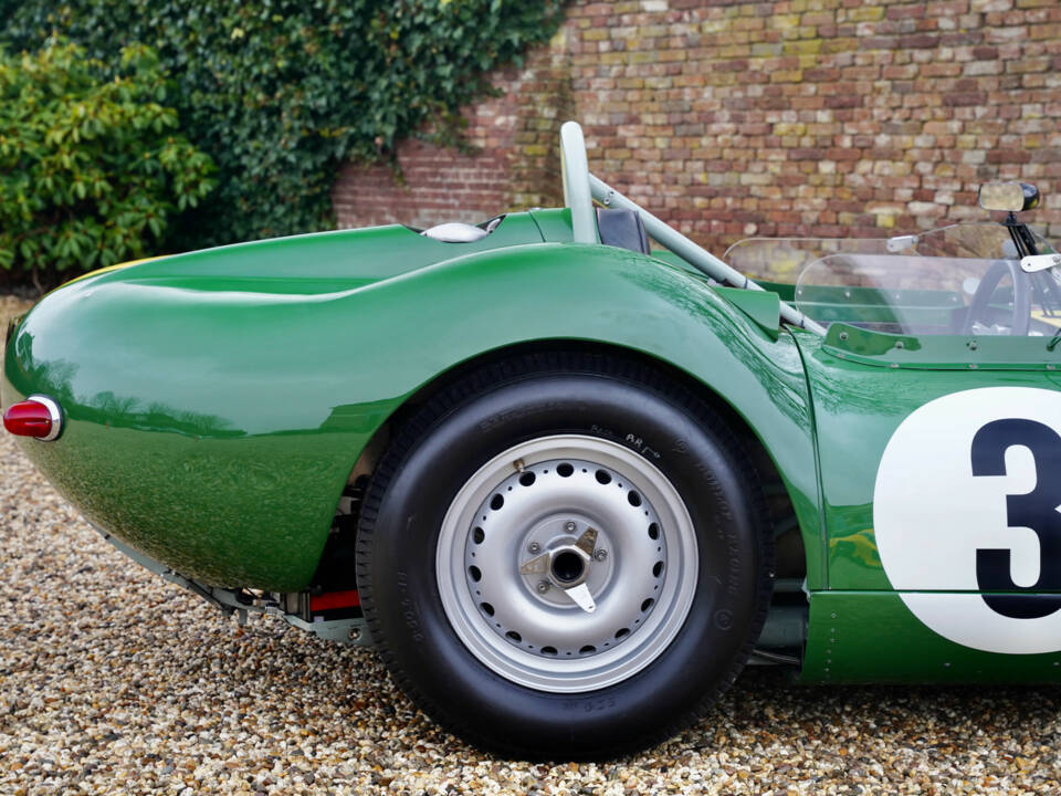 Image 49/50 of Lister Knobbly (1959)