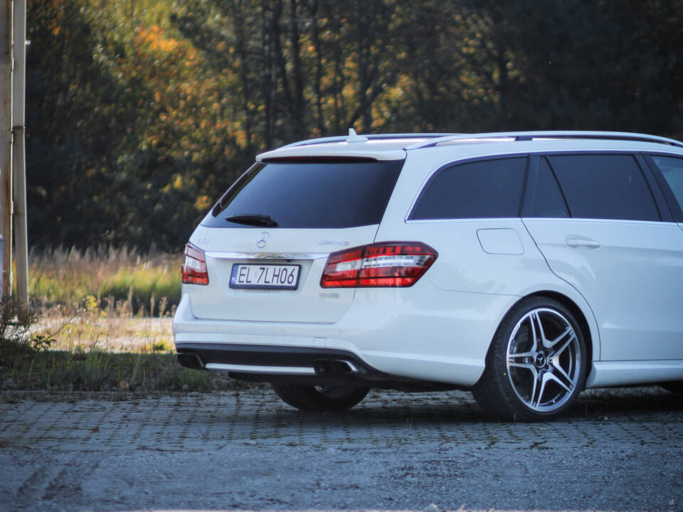 Bild 2/46 von Mercedes-Benz E 63 AMG T (2013)