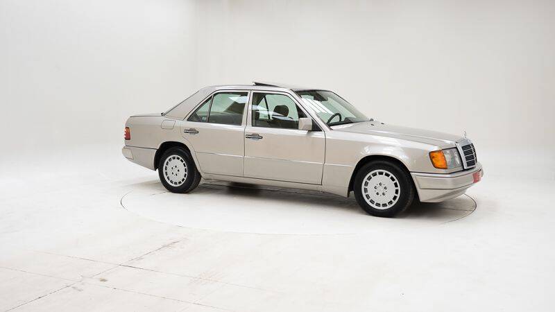 Bild 3/15 von Mercedes-Benz 300 E (1992)