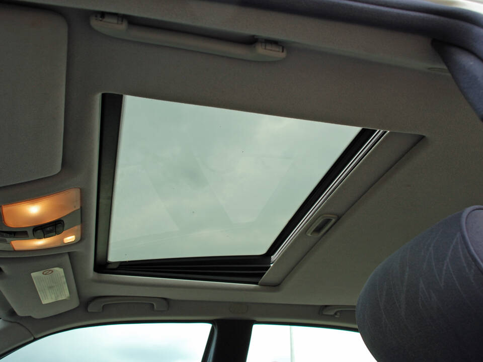 Imagen 23/34 de Mercedes-Benz E 240 (1999)