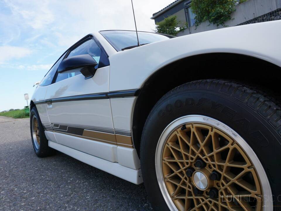 Afbeelding 35/70 van Pontiac Fiero GT (1988)