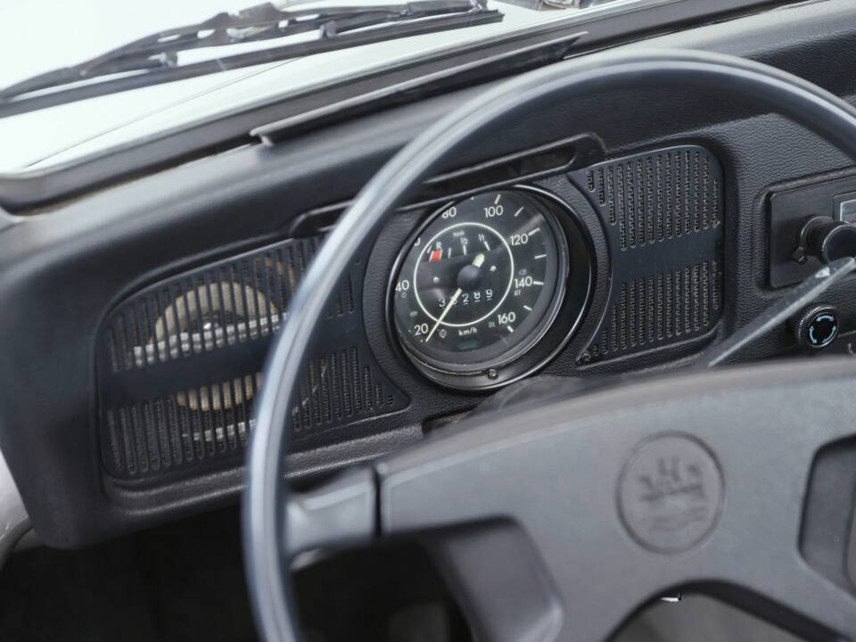 Image 19/37 of Volkswagen Beetle 1302 (1971)