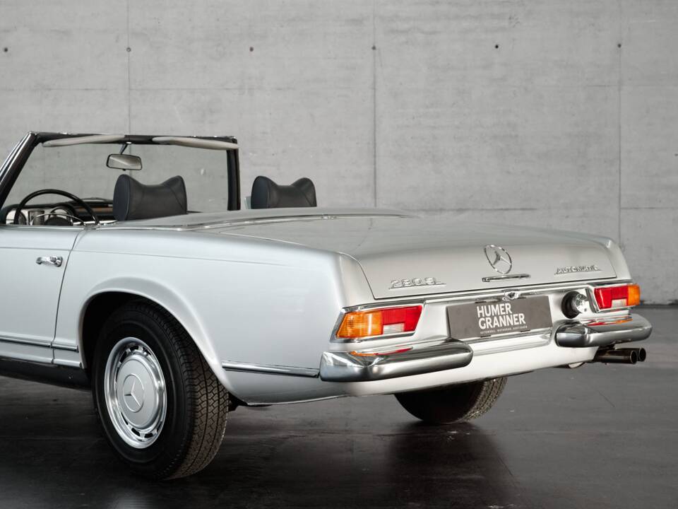 Image 12/50 de Mercedes-Benz 280 SL (1970)