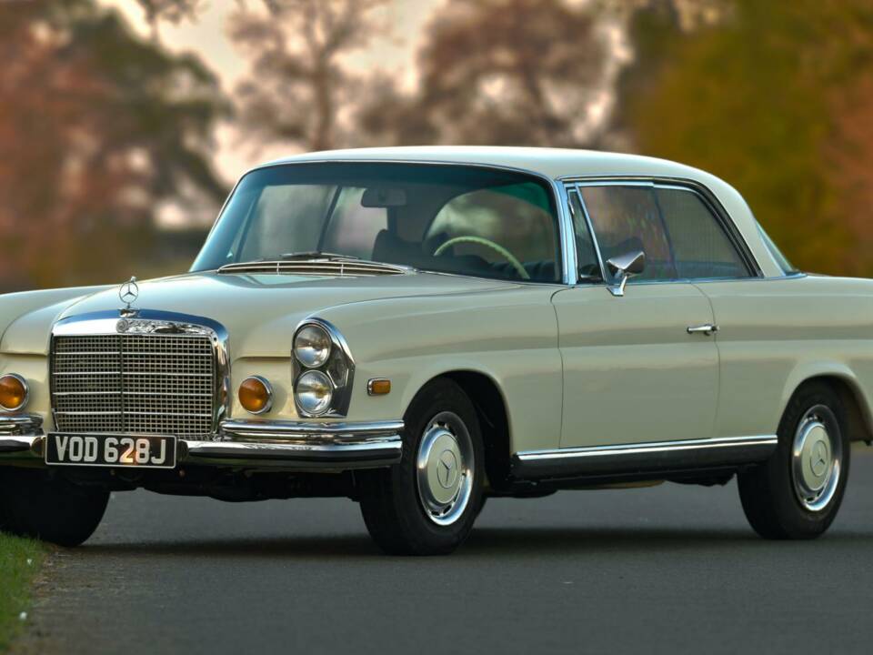 Image 6/50 of Mercedes-Benz 280 SE 3,5 (1971)