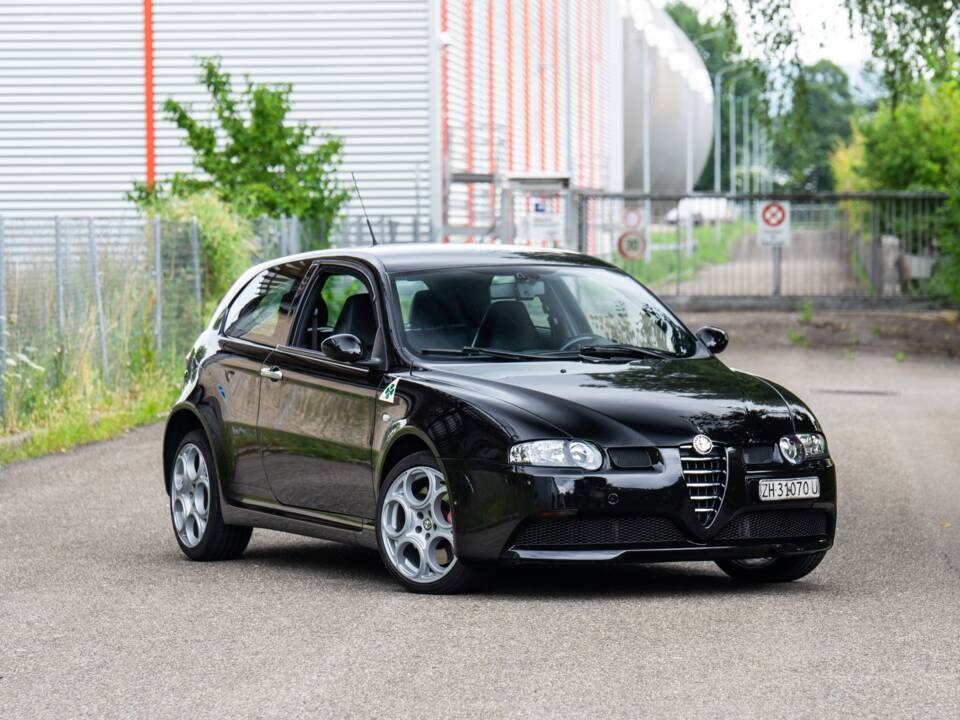 Imagen 24/45 de Alfa Romeo 147 3.2 GTA (2003)