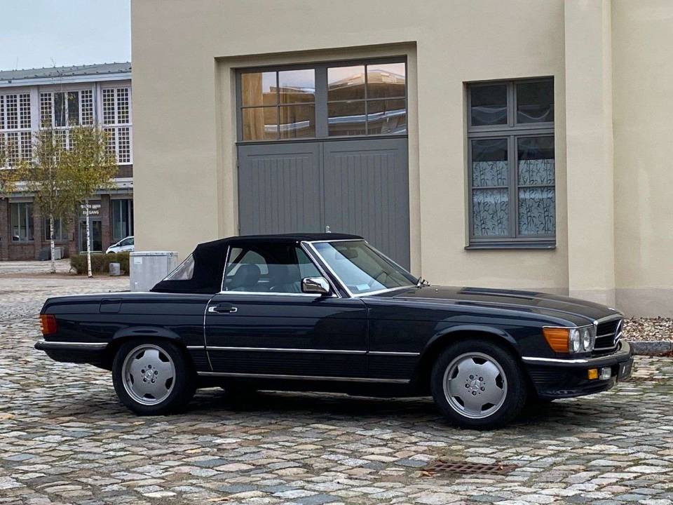 Image 3/17 of Mercedes-Benz 560 SL (1986)