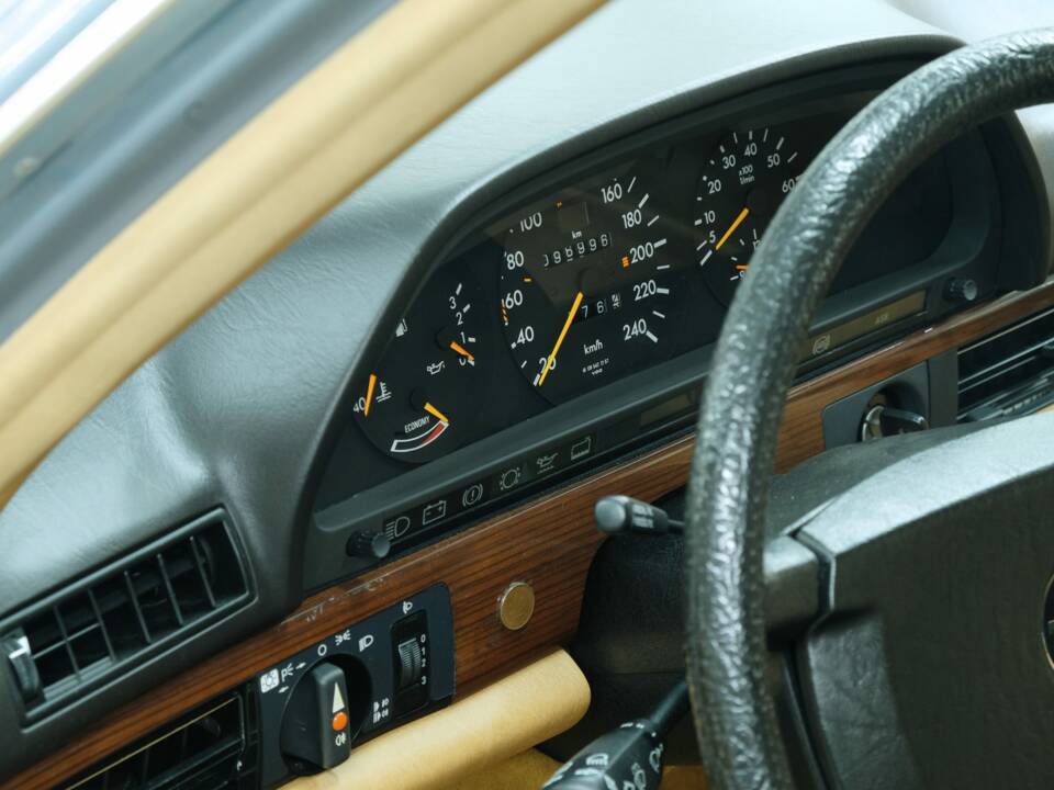 Bild 43/50 von Mercedes-Benz 420 SE (1988)