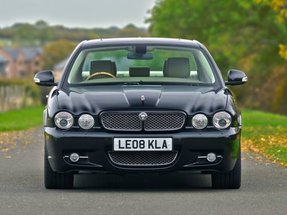 Image 3/50 of Jaguar XJ 8 4.2 (2008)