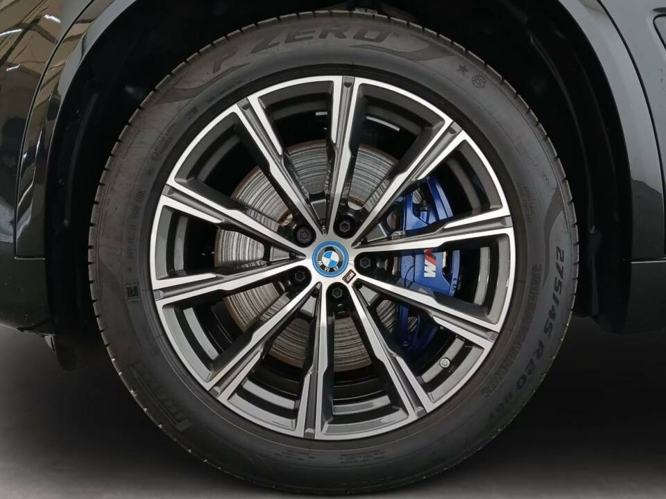 Bild 8/9 von BMW X5 xDrive45e (2022)