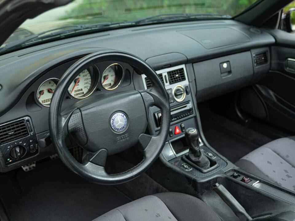 Obraz 35/50 pojazdu Mercedes-Benz SLK 200 (1998)