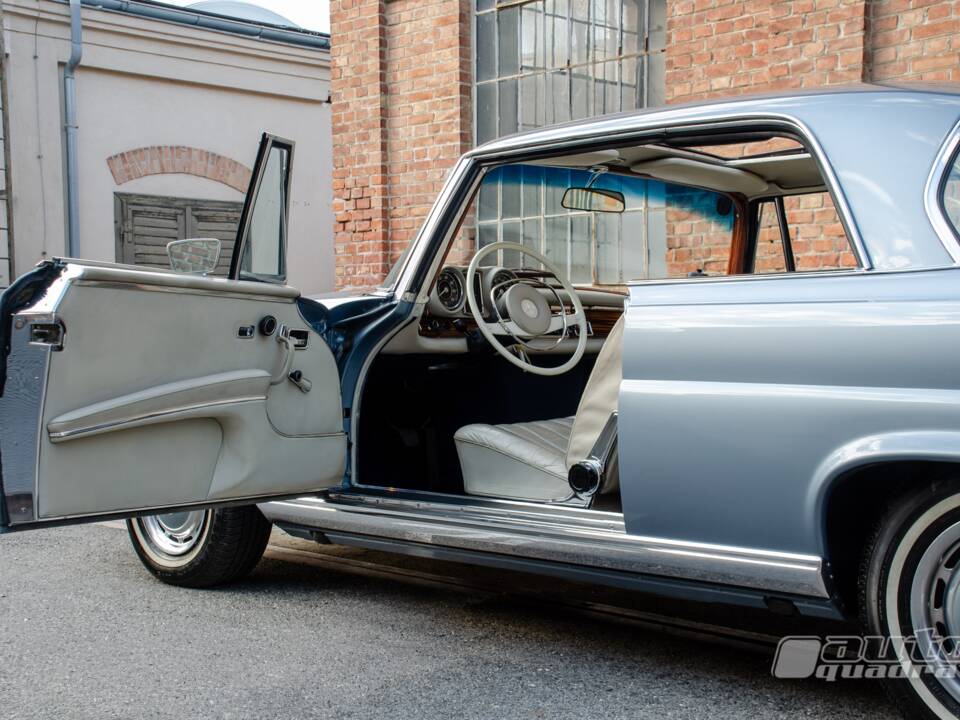 Afbeelding 10/18 van Mercedes-Benz 280 SE 3,5 (1973)