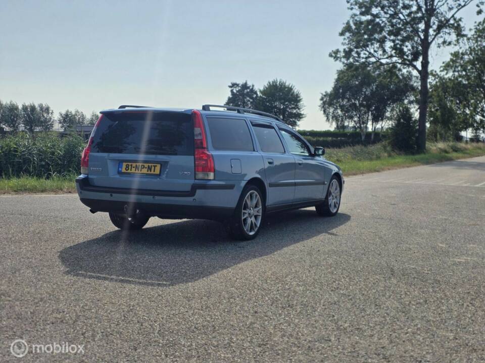 Image 7/40 of Volvo V 70 2.5T (2004)