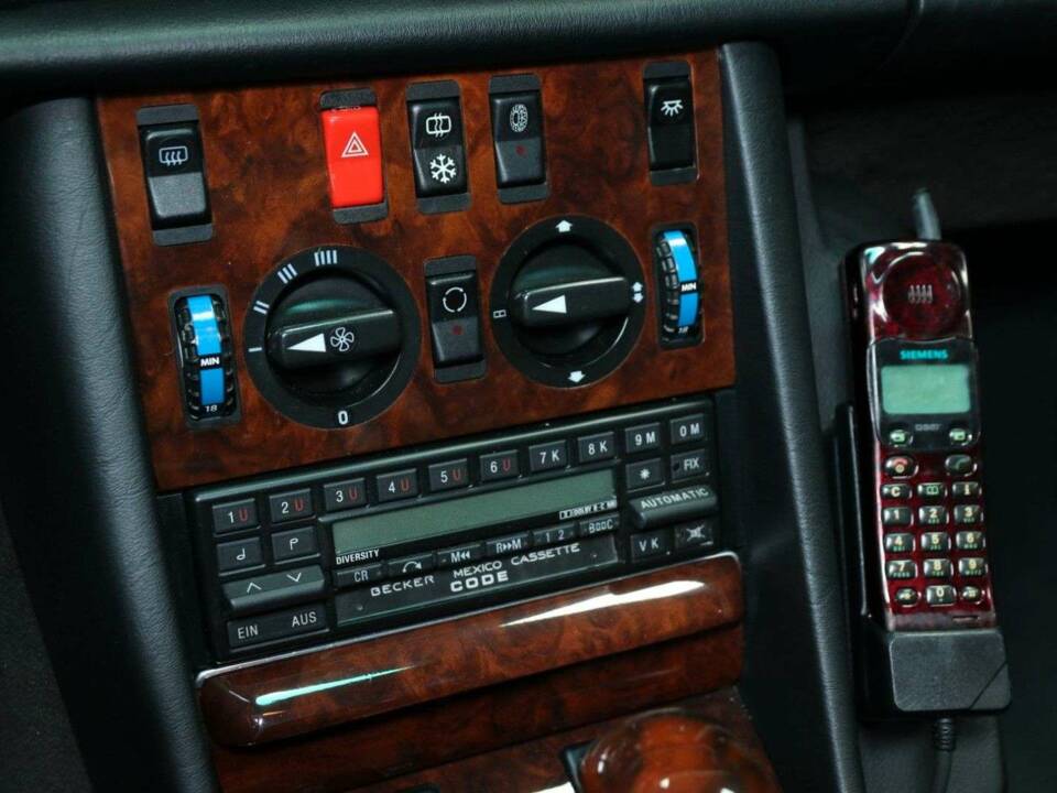 Immagine 25/50 di Mercedes-Benz 560 SEC (1990)