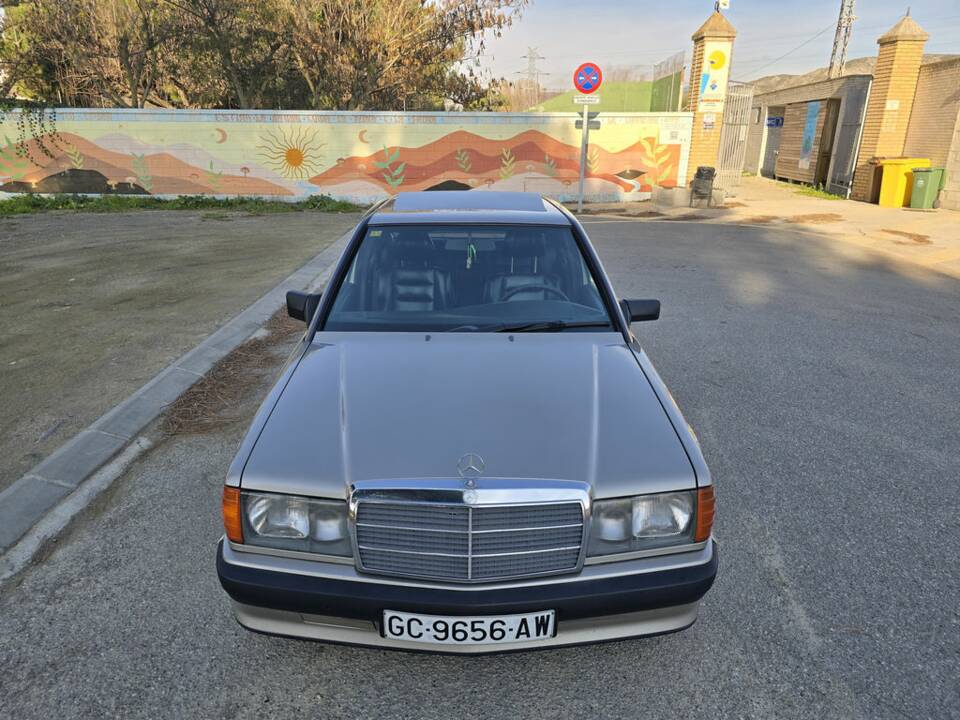 Image 7/8 of Mercedes-Benz 190 E (1989)