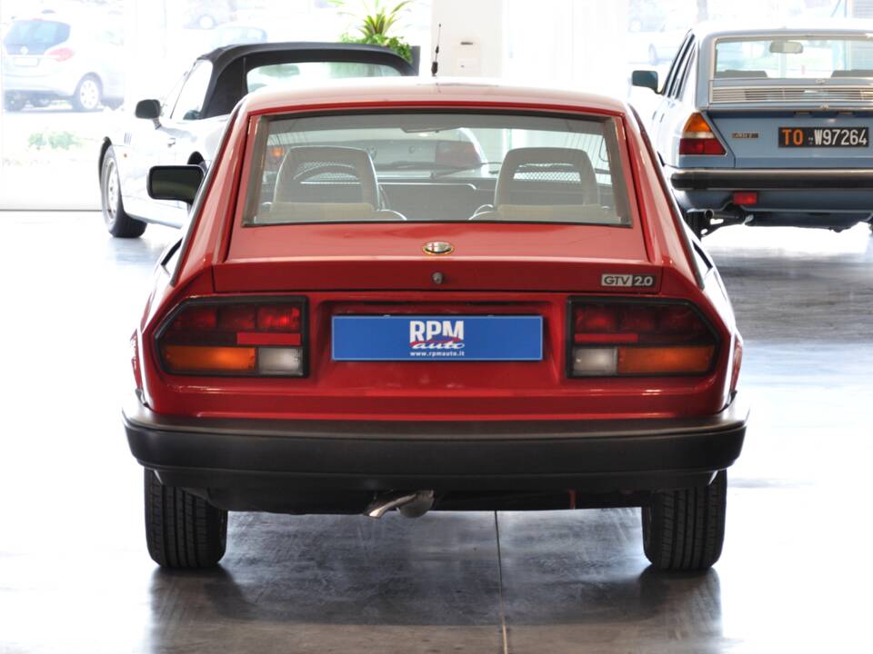 Bild 5/29 von Alfa Romeo GTV 2.0 (1984)