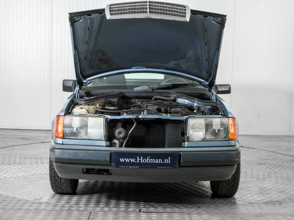 Bild 35/50 von Mercedes-Benz 230 E (1985)