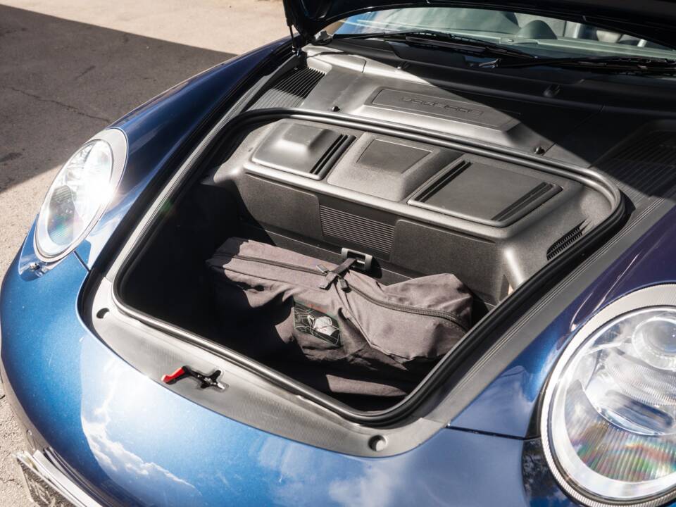 Image 17/54 of Porsche 911 Carrera GTS (2011)