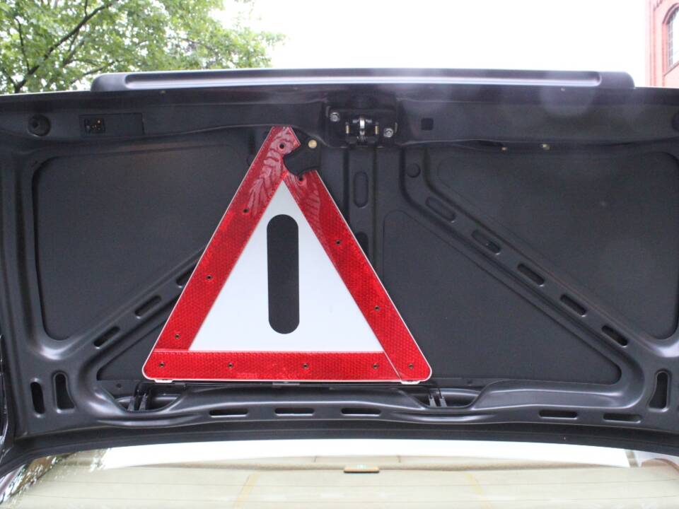 Image 17/27 of Mercedes-Benz 190 E (1987)