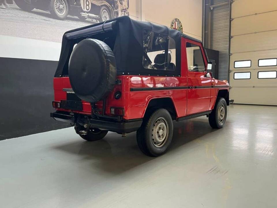 Image 3/50 de Mercedes-Benz 230 CE (1981)