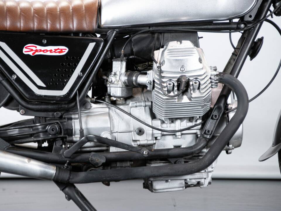 Immagine 37/50 di Moto Guzzi V 35 III (1986)
