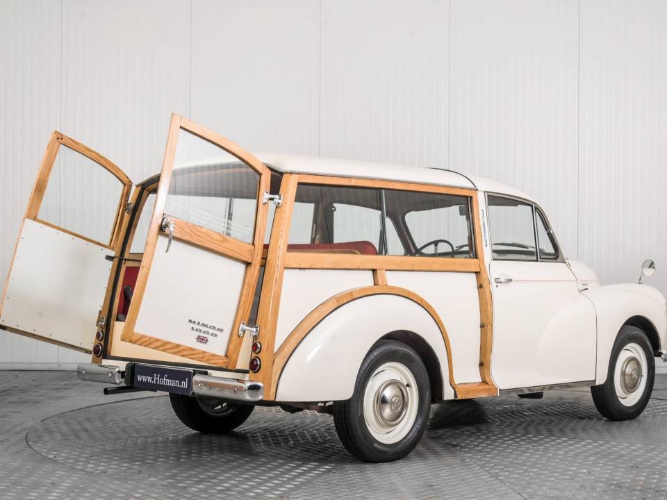 Image 4/50 of Morris Minor 1000 Traveller (1961)