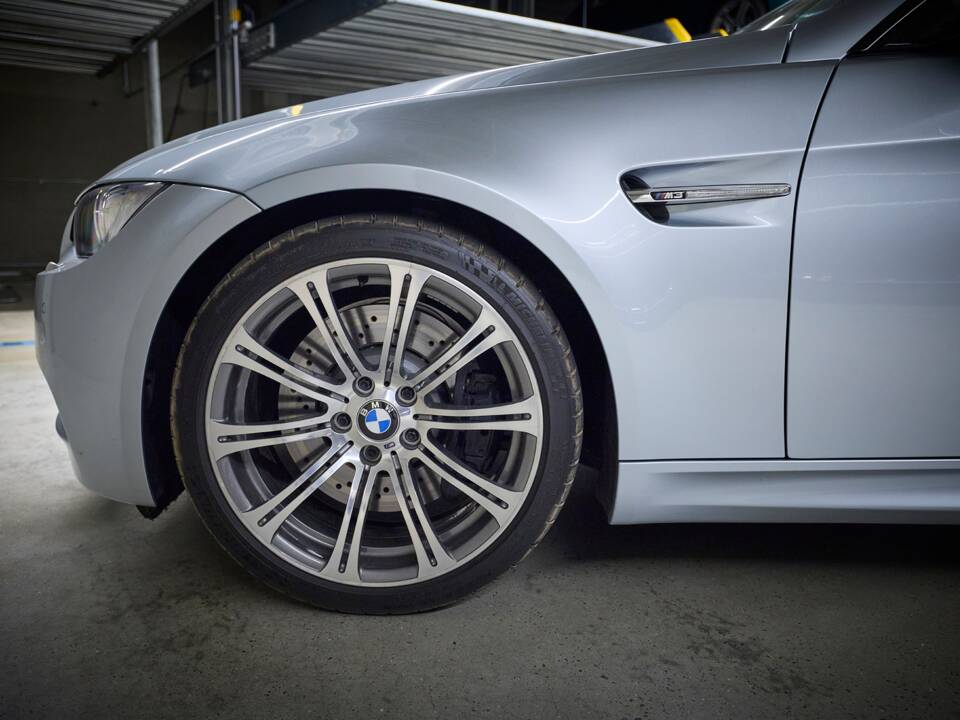 Image 35/100 of BMW M3 (2006)