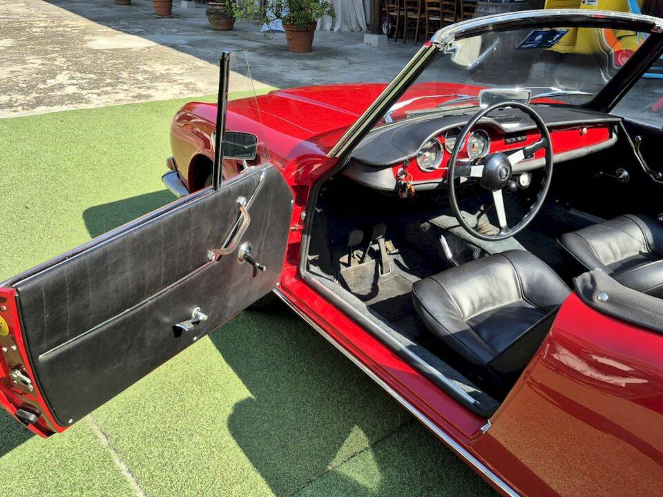 Image 16/63 of FIAT 1200 S OSI (1965)