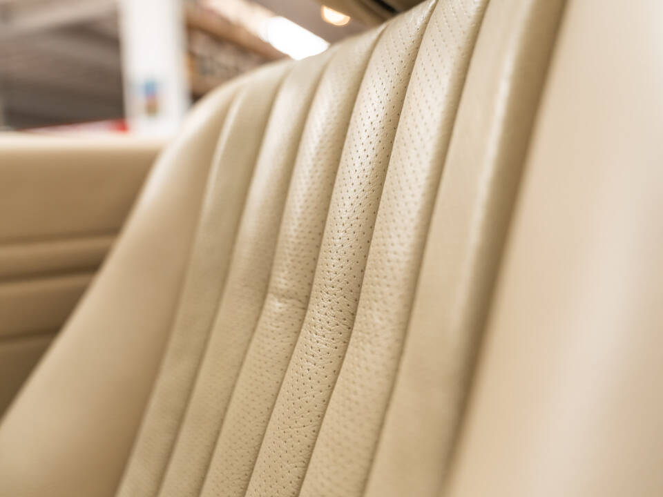 Image 24/40 of Mercedes-Benz 300 SL (1987)