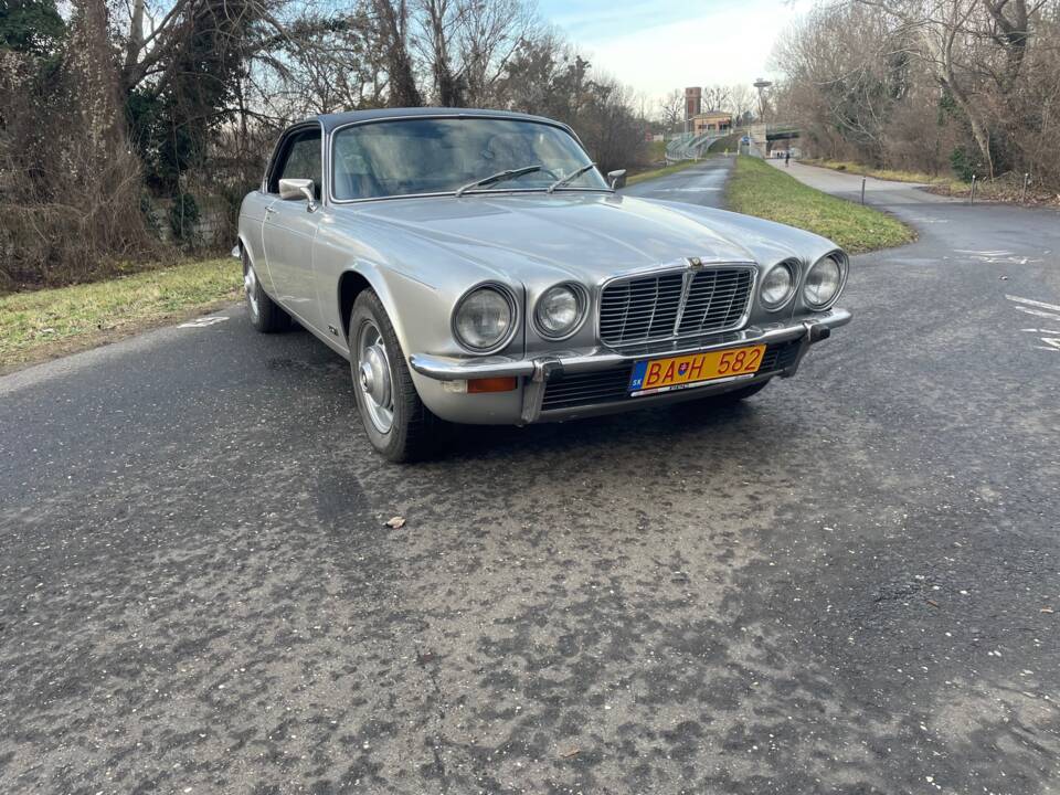 Image 4/20 de Jaguar XJ 6 C 4.2 (1975)
