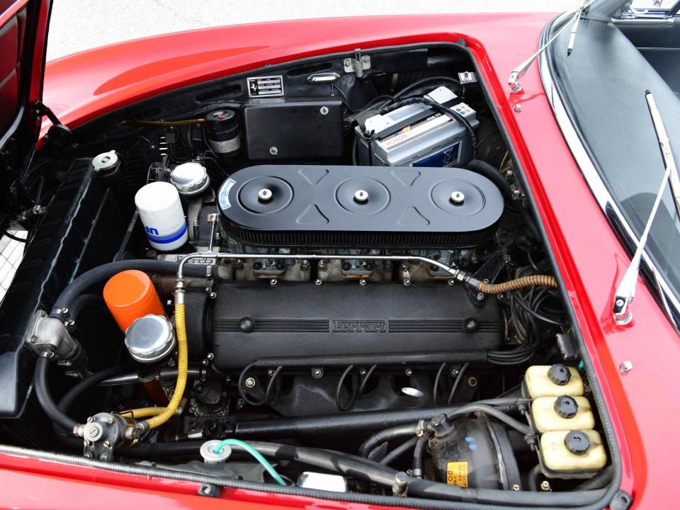 Image 32/50 of Ferrari 275 GTS (1965)