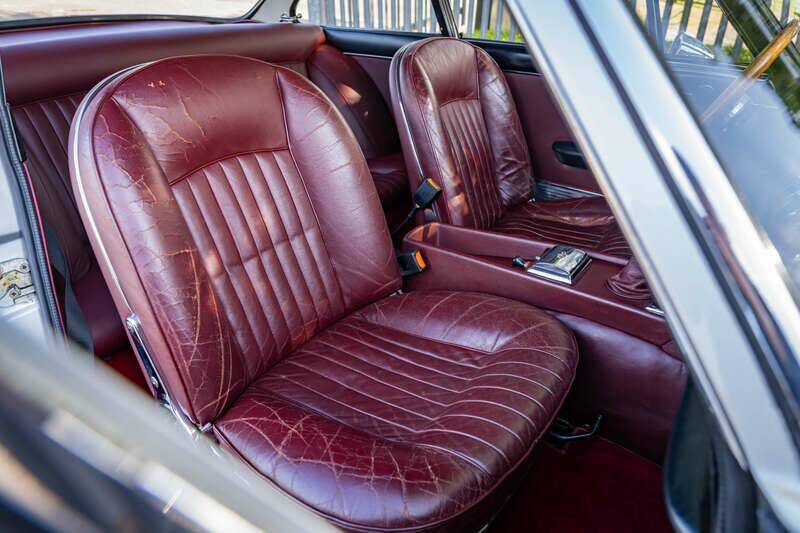 Image 18/49 de Ferrari 330 GT 2+2 (1966)