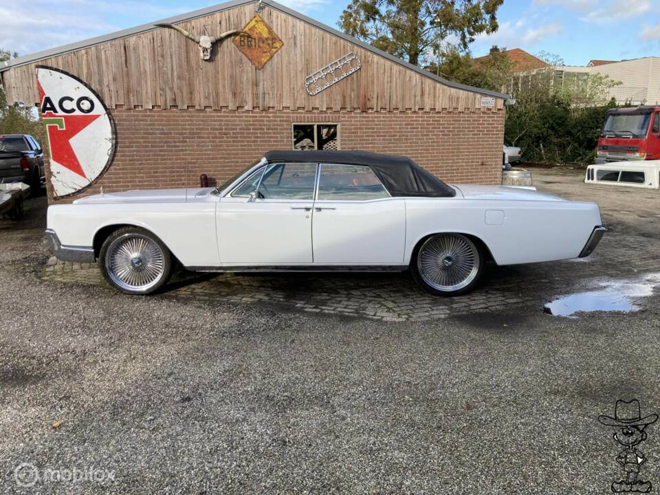 Bild 9/50 von Lincoln Continental Convertible (1966)