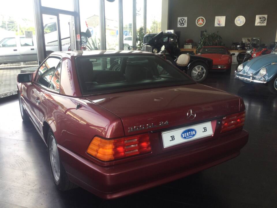 Image 22/32 de Mercedes-Benz 300 SL-24 (1992)