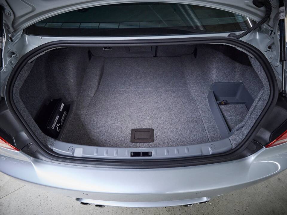 Image 64/100 of BMW M3 (2006)