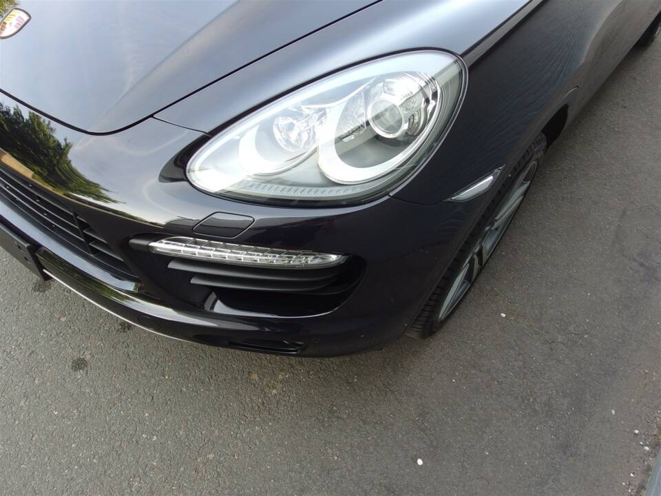 Bild 34/98 von Porsche Cayenne Turbo (2010)