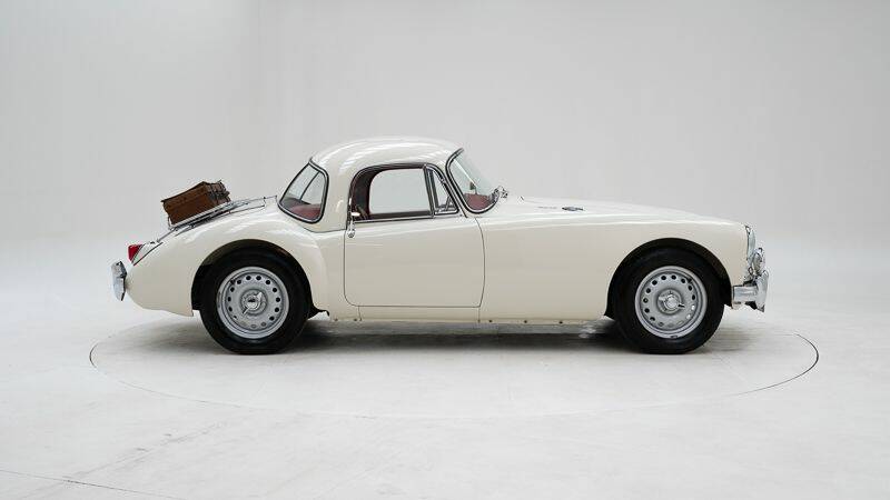 Image 6/15 of MG MGA Twin Cam (1959)