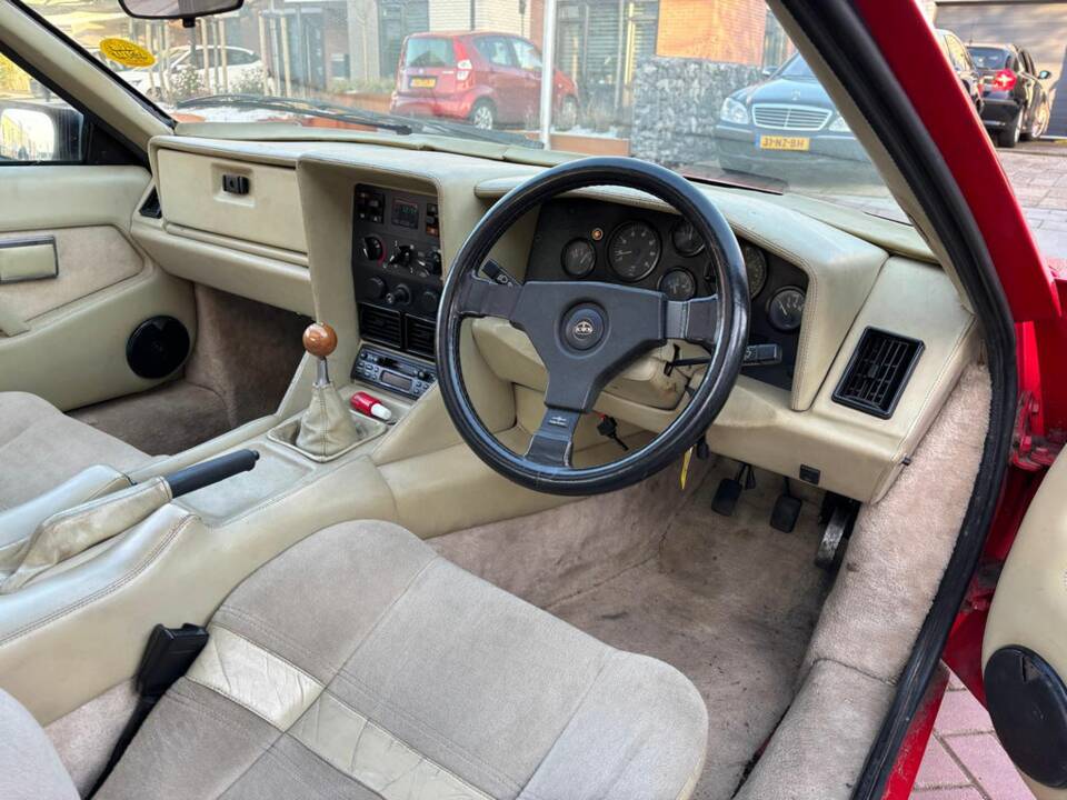 Image 2/8 of Lotus Eclat (1985)