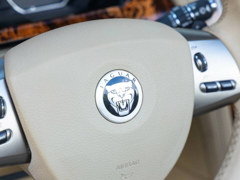 Image 45/50 of Jaguar XK (2011)