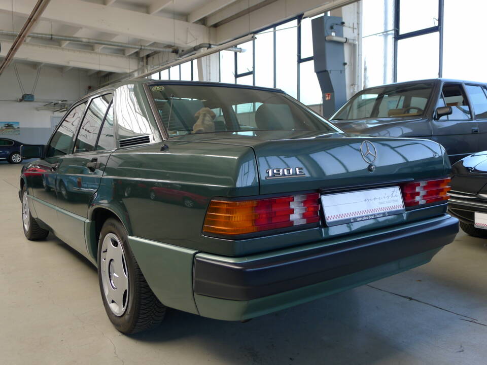 Bild 26/37 von Mercedes-Benz 190 E (1989)