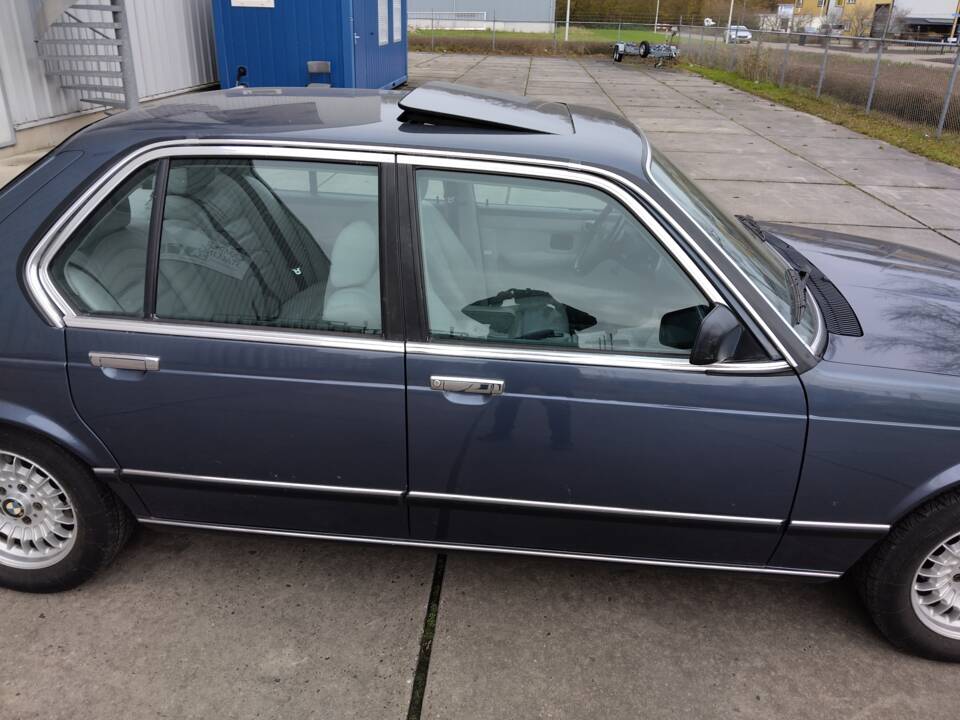 Bild 5/113 von BMW 735i (1986)