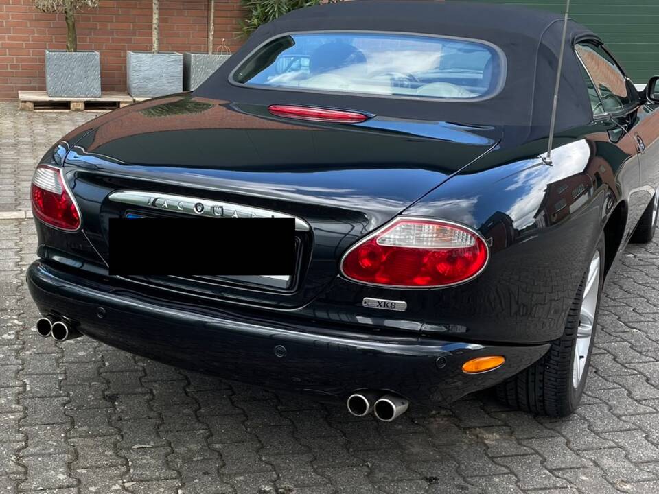 Imagen 6/16 de Jaguar XK8 4.2 (2004)