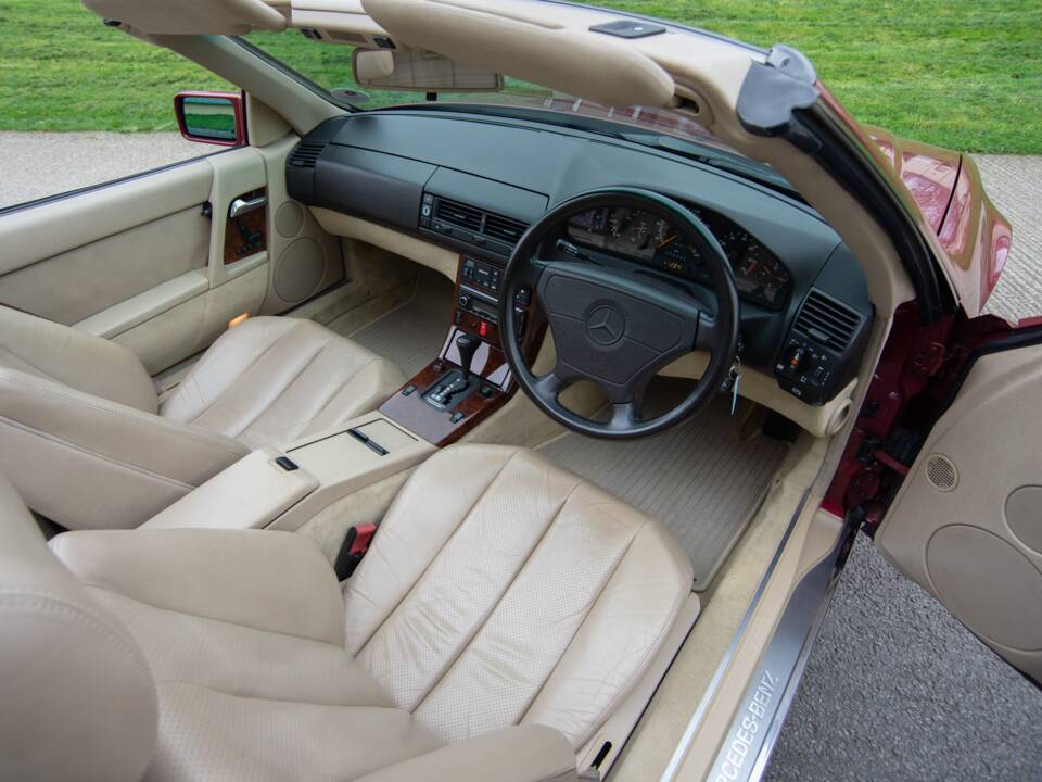 Image 10/28 of Mercedes-Benz 500 SL (1992)