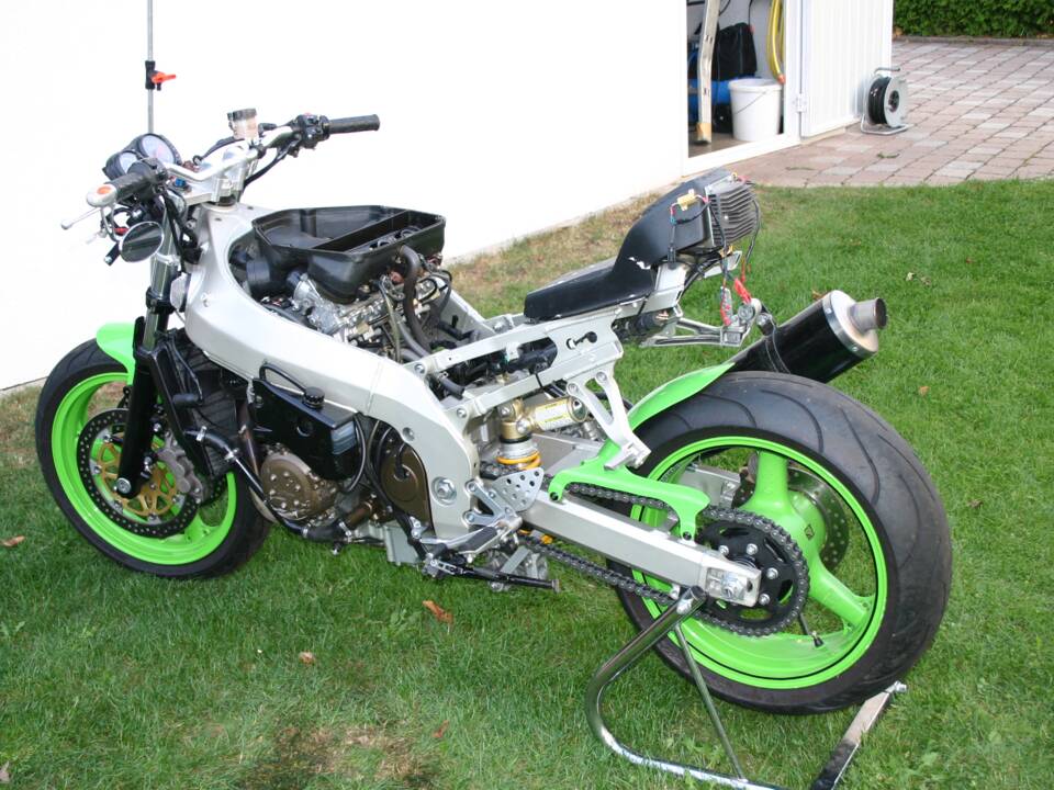 Image 4/5 of Kawasaki ZX-9R (2001)
