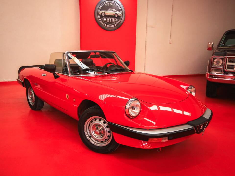 Image 21/24 of Alfa Romeo 2.0 Spider (1987)