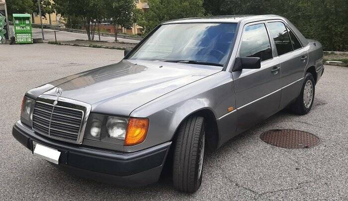 Bild 1/4 von Mercedes-Benz 300 D Turbo 4MATIC (1989)