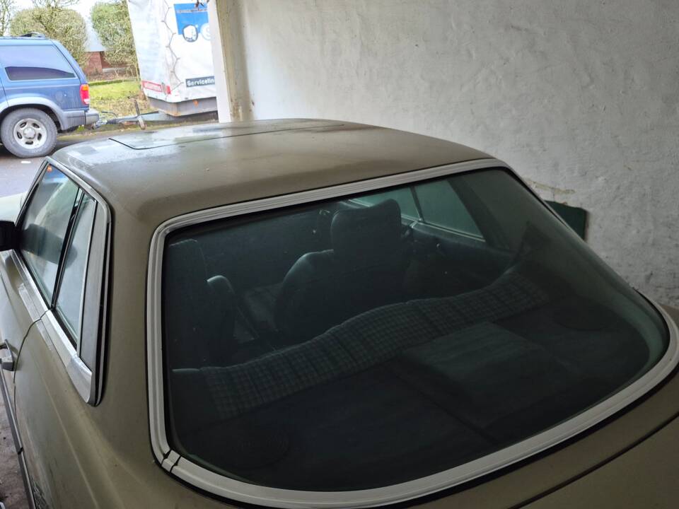 Image 2/4 de Mercedes-Benz 280 SLC (1980)