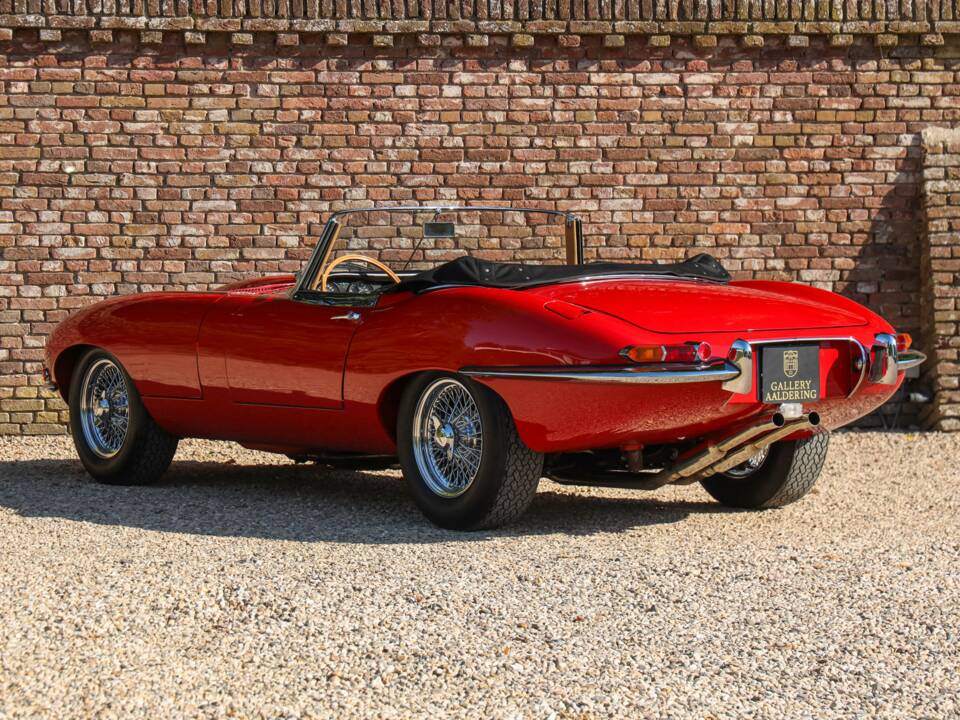 Image 2/50 de Jaguar Type E 3.8 (1964)