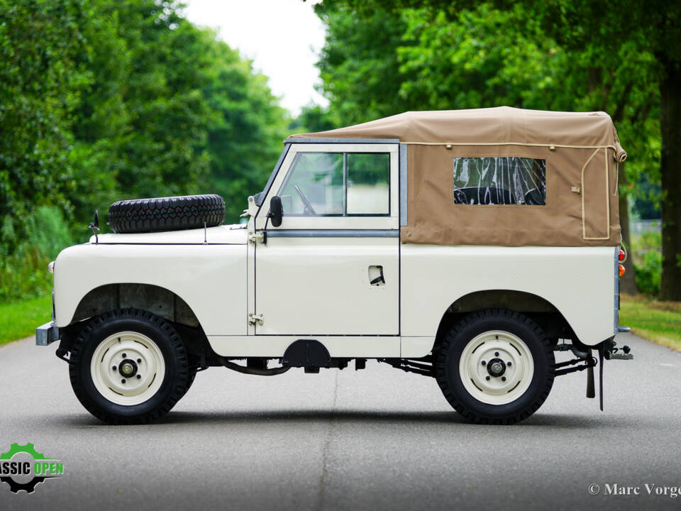 Image 3/55 of Land Rover 88 (1958)