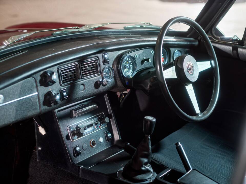 Immagine 25/29 di MG MGB GT V8 (1974)